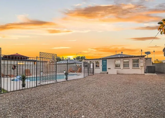 5 Bd 1940's Oasis - Pool - Lounge - Games Сasa de vacaciones