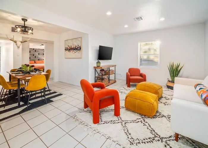 5 Bd 1940's Oasis - Pool - Lounge - Games Сasa de vacaciones